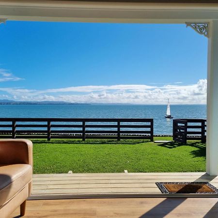 Red Rock Cottage, Beachfront Luxury Clarks Beach Bagian luar foto