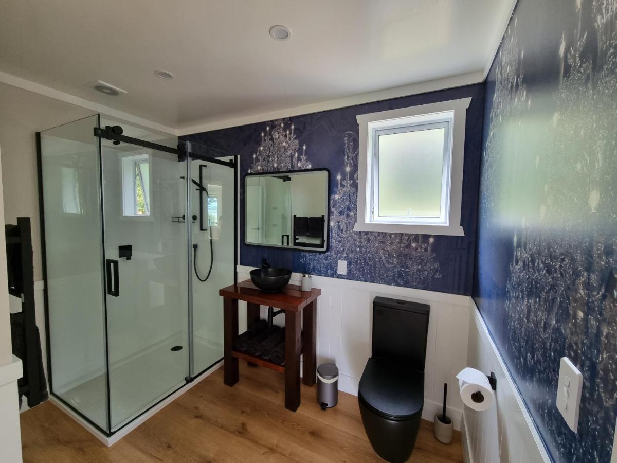 Red Rock Cottage, Beachfront Luxury Clarks Beach Bagian luar foto