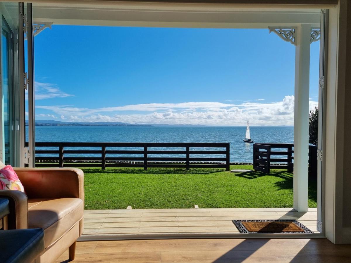 Red Rock Cottage, Beachfront Luxury Clarks Beach Bagian luar foto
