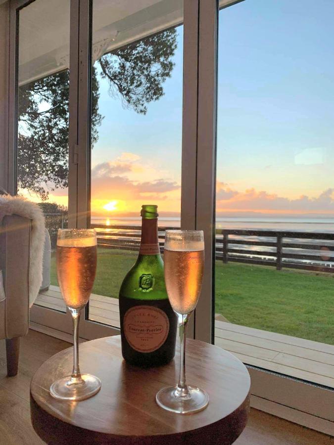 Red Rock Cottage, Beachfront Luxury Clarks Beach Bagian luar foto