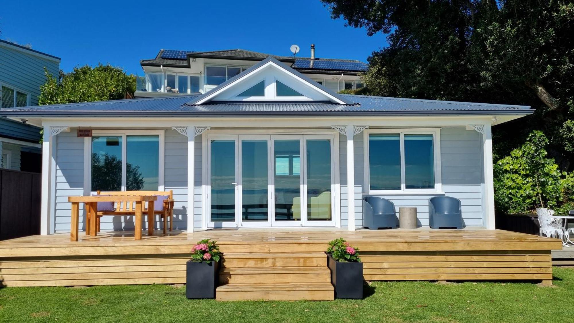 Red Rock Cottage, Beachfront Luxury Clarks Beach Bagian luar foto