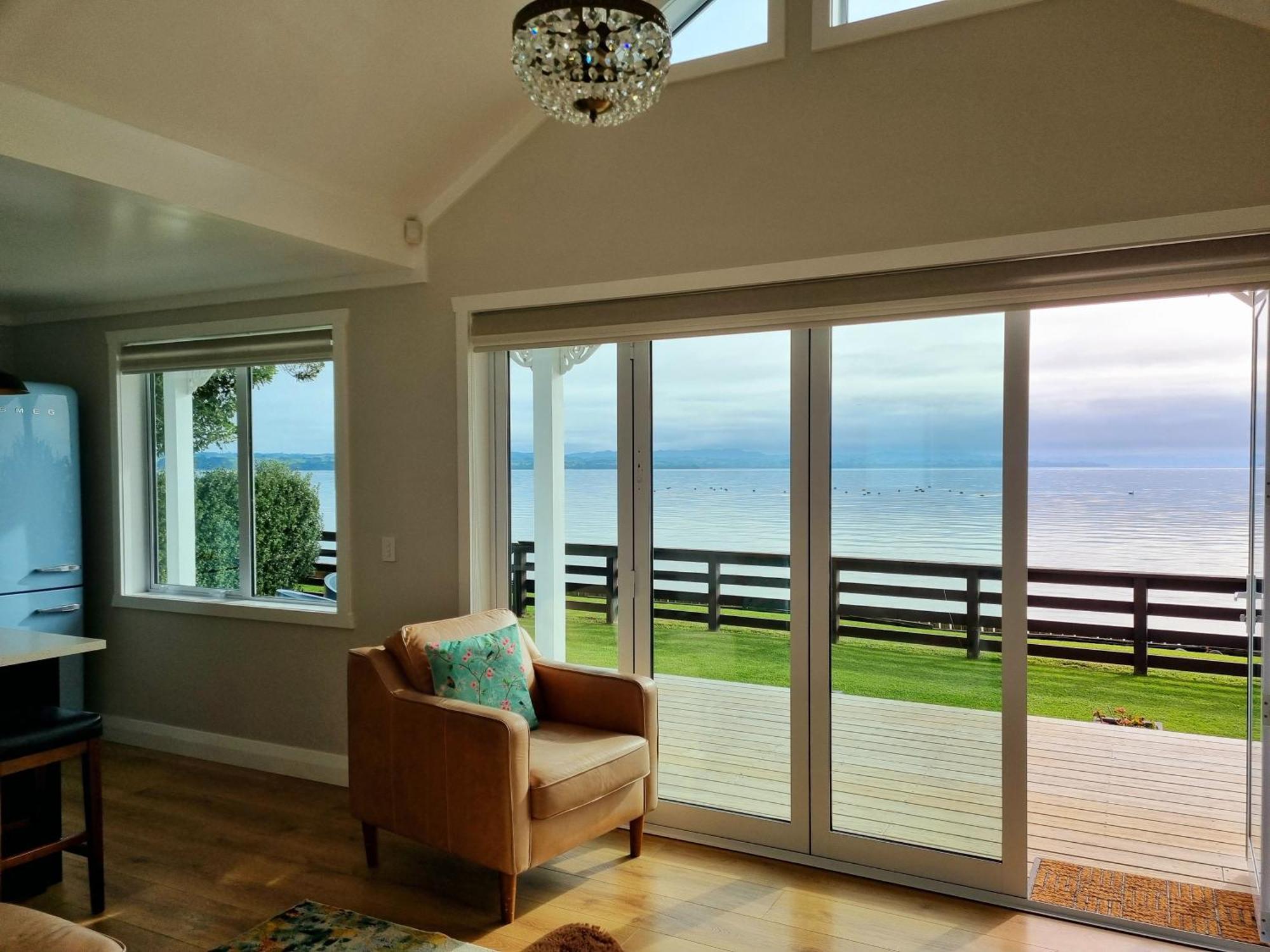 Red Rock Cottage, Beachfront Luxury Clarks Beach Bagian luar foto